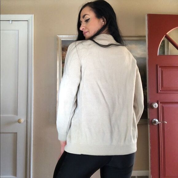 Marshall Fields Co wool sweater made in Hong Kong - Picture 2 of 5